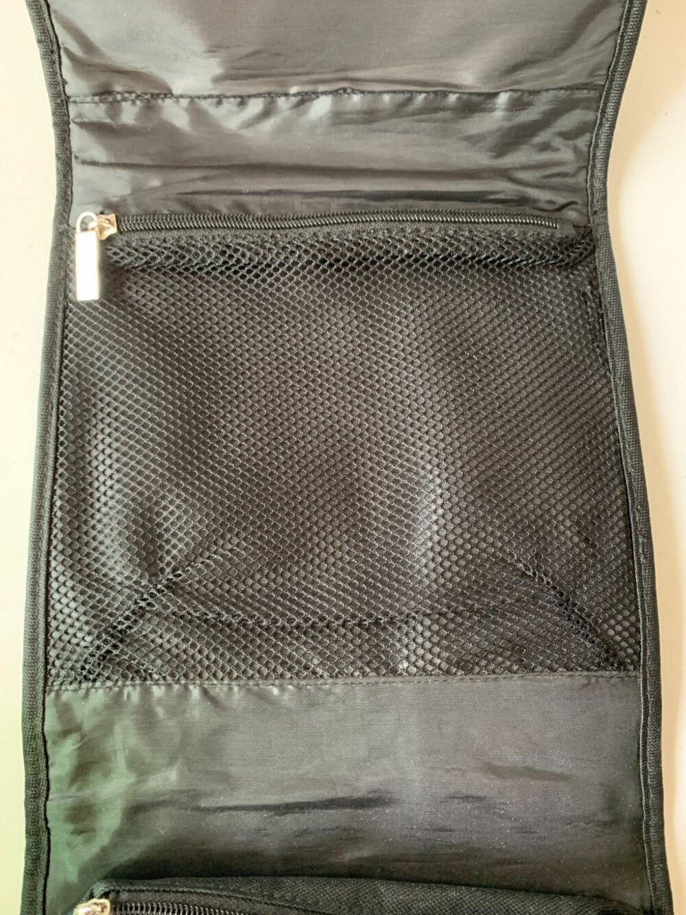 Burberry Fragrances Toiletry Travel Black Hanging Folding Compartment Bag - Picture 6 of 12